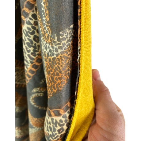 serviette de plage double kikoy en coton et éponge conçue avec des léopards