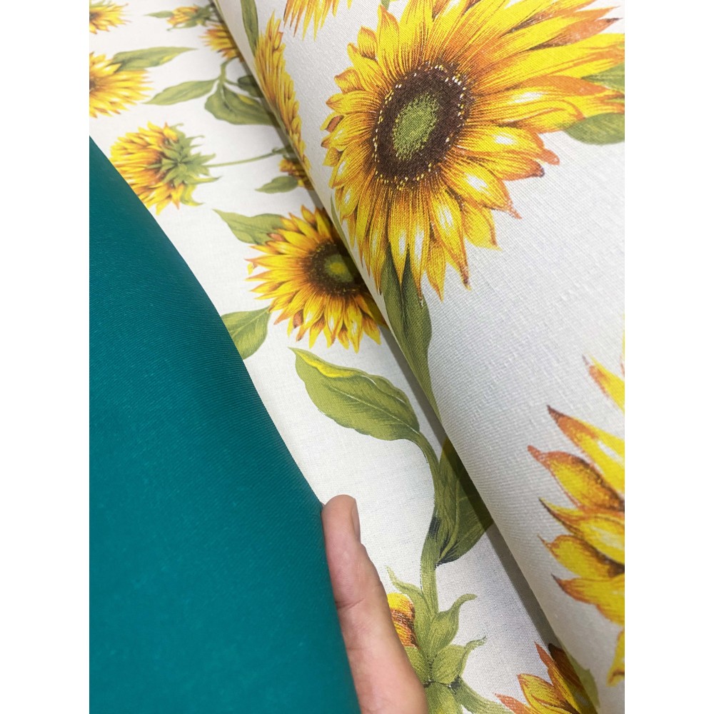 TISSU D’AUVENT IMPRIMÉ avec TOURNESOLS et GREEN UNITED d’un côté du balcon extérieur du JARDIN UN MÈTRE de hauteur cm. 300