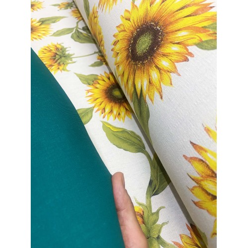 BEDRUCKTER SONNENMARKISENSTOFF mit SONNENBLUMEN und GRÜN VERBUNDEN auf einer Seite vom Außenbereich GARTENBALKON bis METERHÖHE c