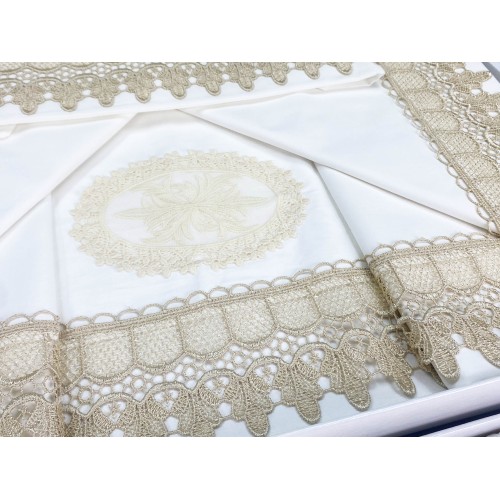 JENNY SATCHEL WITH MACRAMÉ ECRU DOUBLE BED SHEET and BEDSPREAD bridal idea