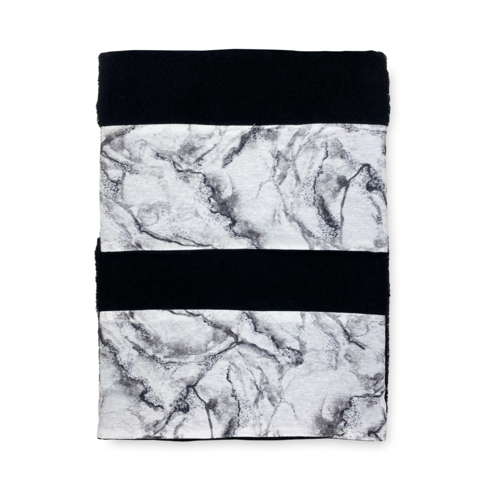 asciugamani neri con bordo in marmo bianco