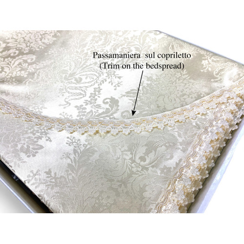 Parure de lit double Queen, draps en satin de polyester avec dentelle macramé et couvre-lit avec garnitures, fabriqué en Italie