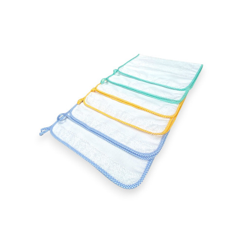 ENSEMBLE de 6 SERVIETTES de POLLICINO © ASILE sont bordées d'une COULEUR unie avec de la toile AÏDA à broder le nom de