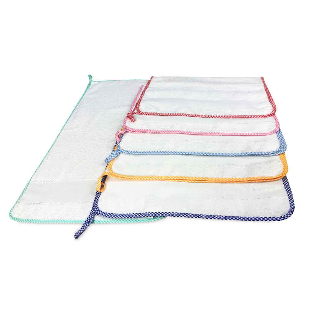 SET MIT 6 THUMB © KINDERGARTEN HANDTÜCHERN einfarbig eingefasst mit AIDA Canvas zum Aufsticken des Namens