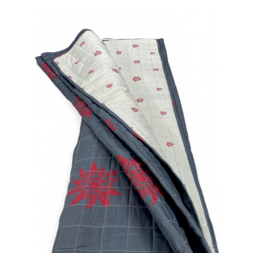 Copriletto Trapuntato "Edelweiss" Grigio - Microfibra Morbida con Motivo Rosso, Imbottitura Leggera, Made in Italy