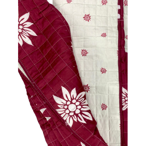 Copriletto Trapuntato "Edelweiss" Rosso - Microfibra Morbida con Fiori Bianchi, Imbottitura Leggera, Made in Italy