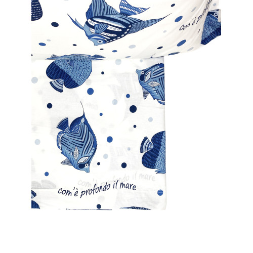 "How Deep is the Sea"-Blätter, die mit Muscheln auf Sand fotografiert wurden