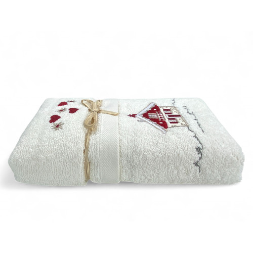 Conjunto de baño tirolés en rizo crema con detalles bordados de temática chalet