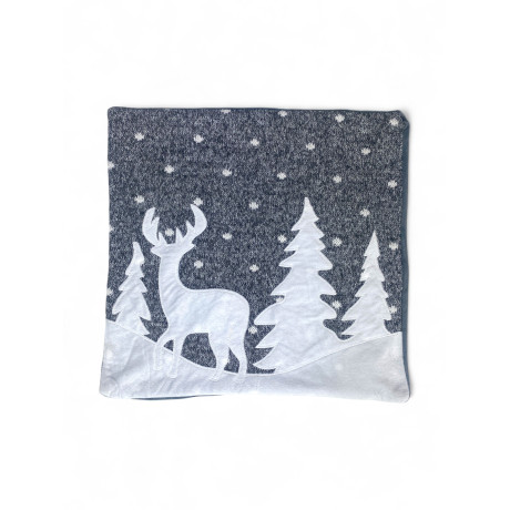Funda de almohada 40x40 cm con ciervo y nieve en estilo tirolés Made in Italy