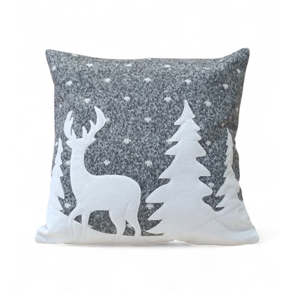 Federa cuscino arredo grigio bianco 40x40 cm con cervo e neve in stile tirolese Made in Italy Federa cuscino arredo grigio bianco 40x40 cm con cervo e neve in stile tirolese Made in Italy