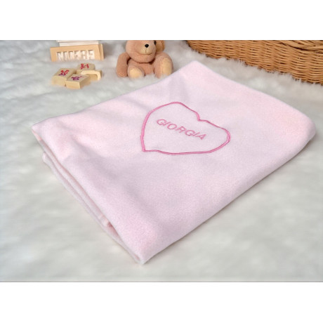 Detalle bordado de corazón personalizado con nombre – manta suave para recién nacidos Detalle bordado de corazón personalizado con nombre – manta suave para recién nacidos