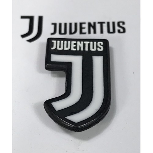 METALLABZEICHEN F.C. JUVENTUS UND POSTKARTE TURIN IST
